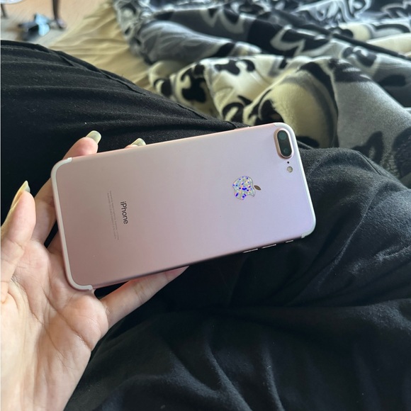 Apple iPhone 7 Plus rose gold 32Gb unlocked with original box and scrn protector - Picture 6 of 7